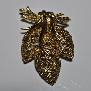 Vintage Corocraft Gold Tone Pinecone Flower Grouping Brooch